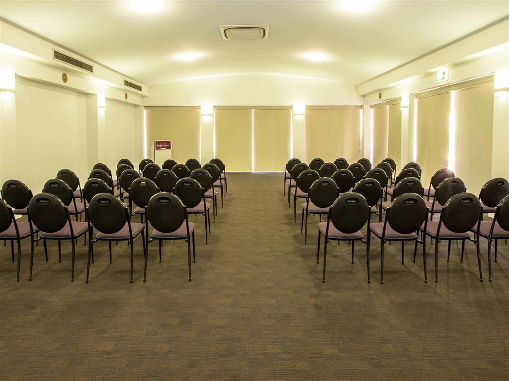 The Continental Hotel Бруум Екстериор снимка