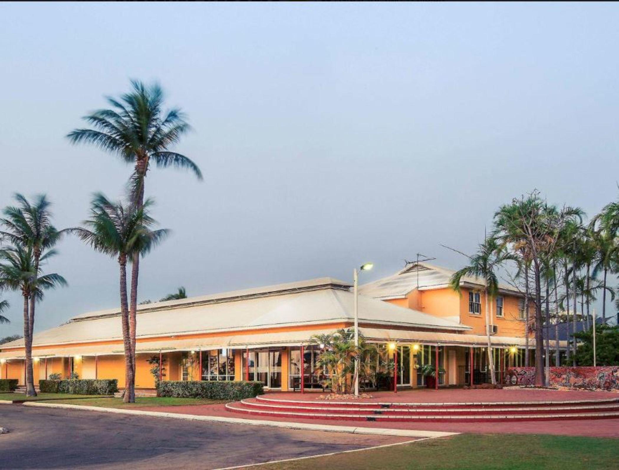 The Continental Hotel Бруум Екстериор снимка